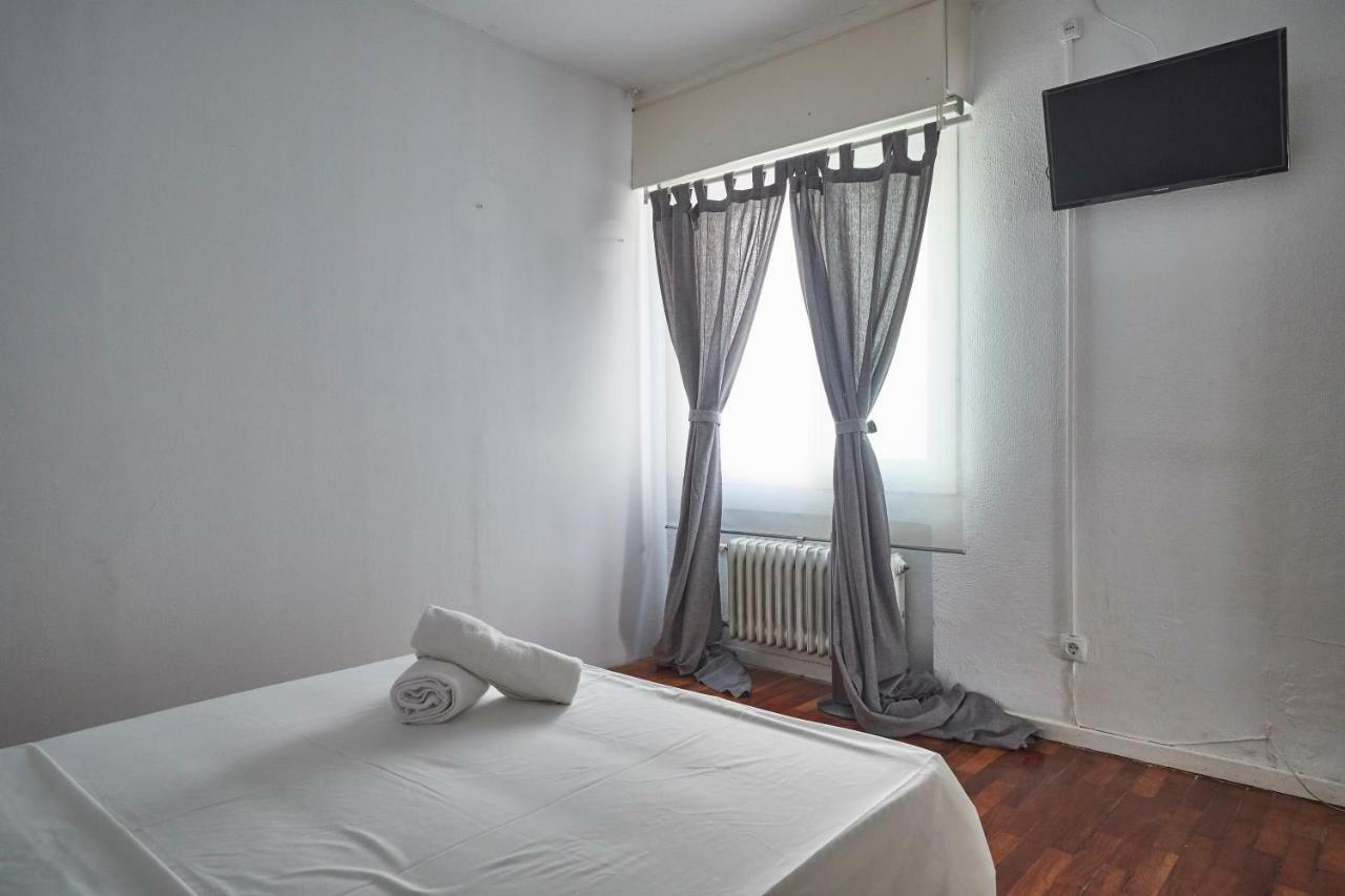 Gran Via Valverde Apartaments & Rooms Parking Madrid Exteriör bild
